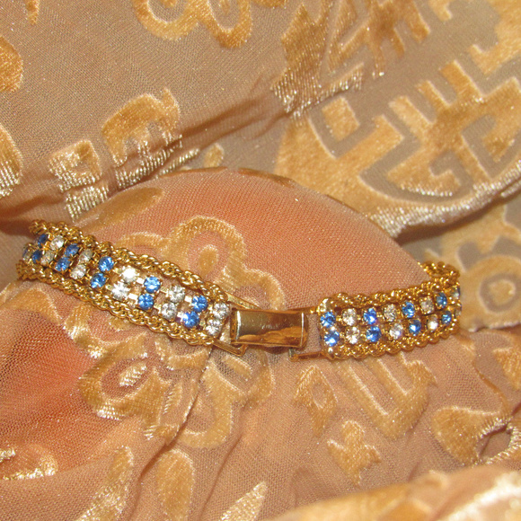 Delicate Blue Crystal Rhinestone Bracelet EUC - Picture 10 of 12